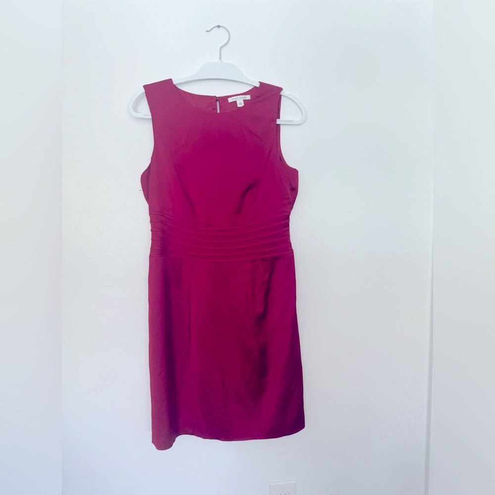 Banana Republic Ruby Red Satin Sheath Dress 8
SIZE 8